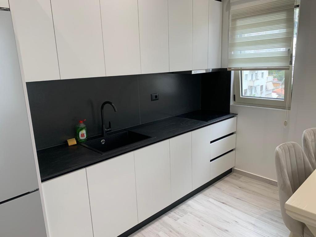 Delfin Apartments Sarandë Exterior foto