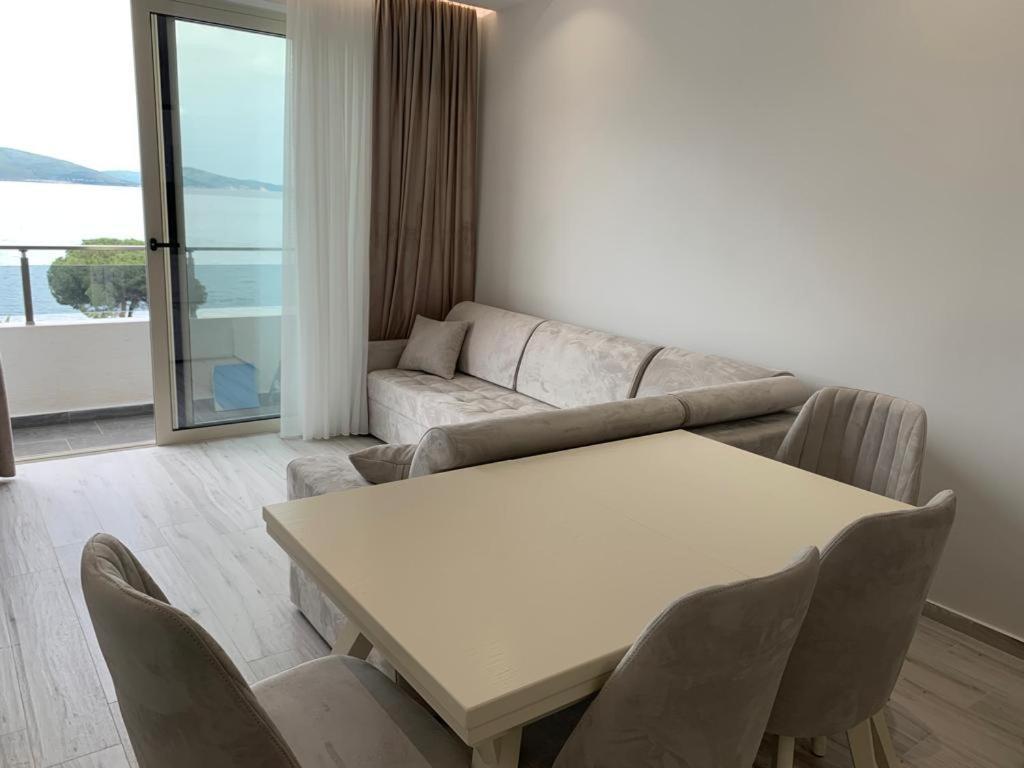 Delfin Apartments Sarandë Exterior foto